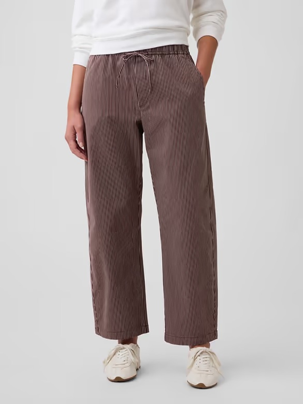 NWOT Gap Barrel Khaki Pants